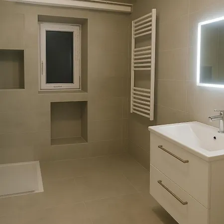 Emona Διαμέρισμα *